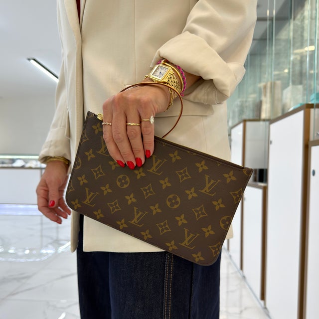 Louis Vuitton Neverfull Monogram Canvas Gold-Tone Hardware Wristlet Bag For Sale - Image 11 of 11