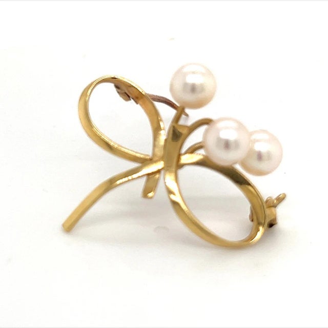 1990s Mikimoto Estate Akoya Pearl Brooch Pin 14k Gold For Sale - Image 4 of 10