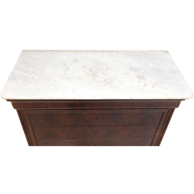 French French Louis Philippe Marble Top Mahogany Flame Commode, Mid-19th Century For Sale - Image 3 of 5