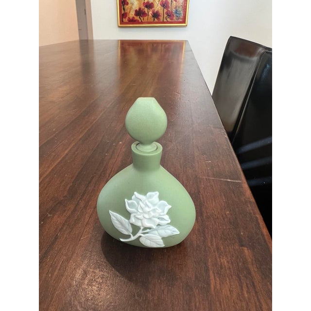 Set of 4 Vintage Porcelaine Franklin Jasperware-Style Floral Perfume Bottles For Sale - Image 9 of 10