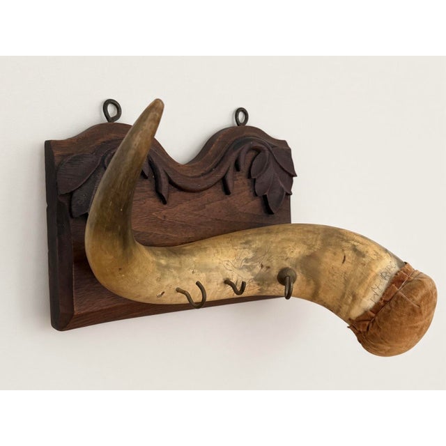 American Mid 20th Century Rare Folk Art Horn Wall Key Hook on Wood Plaque For Sale - Image 3 of 9