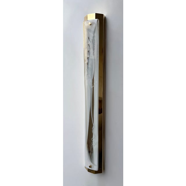 2020s Contemporary Pair of White Pennellate Murano Glass and Brass Sconces, Italy For Sale - Image 5 of 12