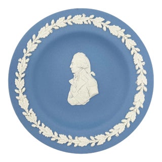 Mid 20th Century Wedgwood Blue Jasperware Portrait Dish With Classical Laurel Border For Sale