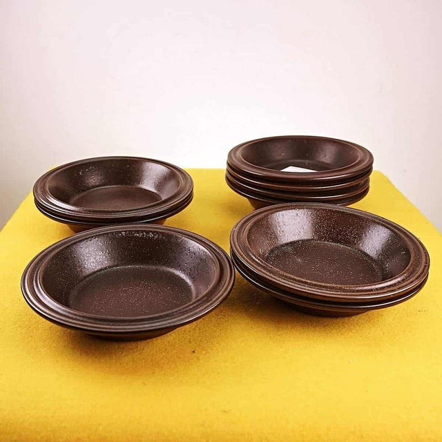 Descrizione Articolo: set di 9 piatti fondi in ceramica gresline anni 60, franco pozzi Altezza: 4 Diametro: 20...