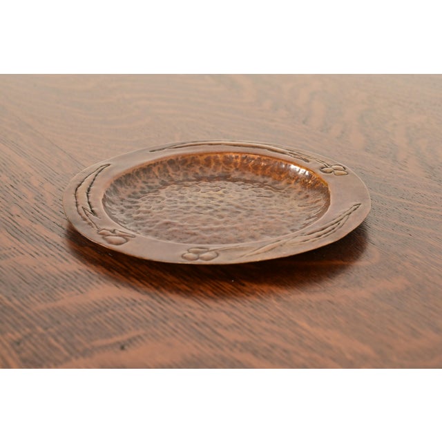 Art Deco Roycroft Style Arts & Crafts Period Hammered Copper Plate or Tray, Circa 1910 For Sale - Image 3 of 13