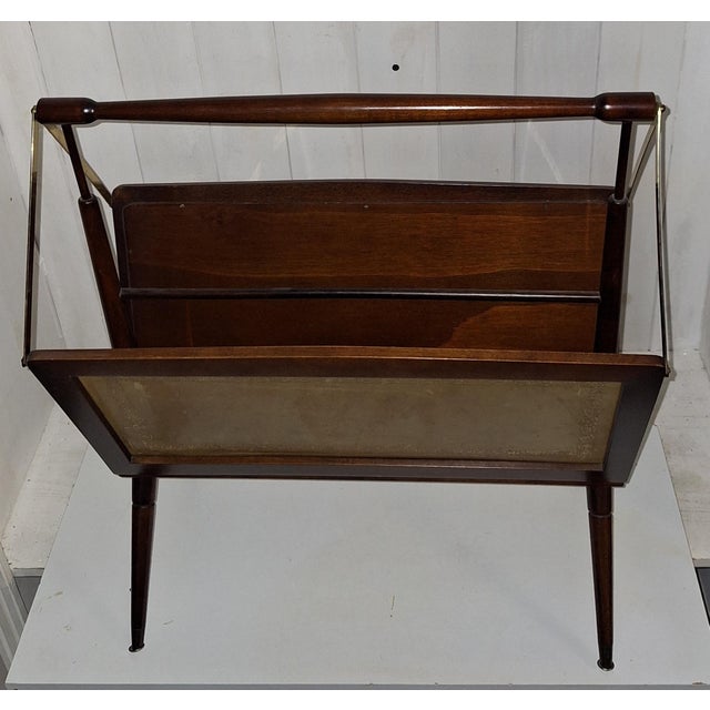 1970s Vintage English Collapsible Newspaper Rack in Mahogany with Brown Gold-Embossed Goatskin Leather, 1970s For Sale - Image 5 of 7
