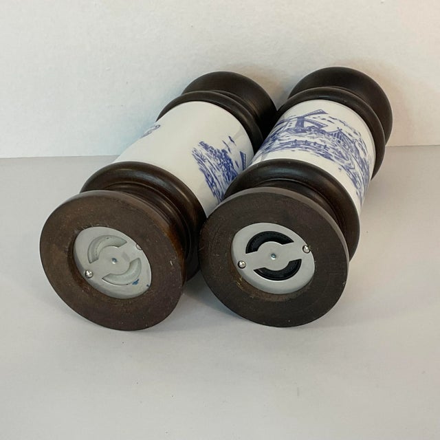 Mid-Century Delft Ceramic and Wood Salt & Pepper Mills - Set of 2. For Sale - Image 4 of 8
