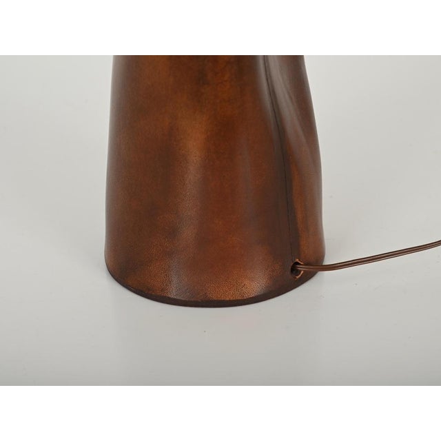 Midcentury Italian Sculptural Table Lamp in Curved Brown Leather, 1970s For Sale - Image 12 of 16