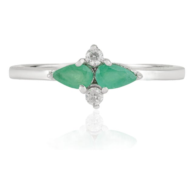 Carat&Her Emerald & Diamond Wing Engagement Ring in Sterling Silver, Size 7 For Sale