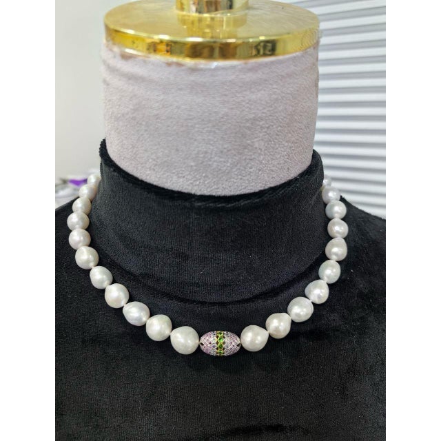 Bochic "Capri" FreshWater Pearl, Pink Sapphire, Peridot & Mix gems Necklace For Sale In New York - Image 6 of 12