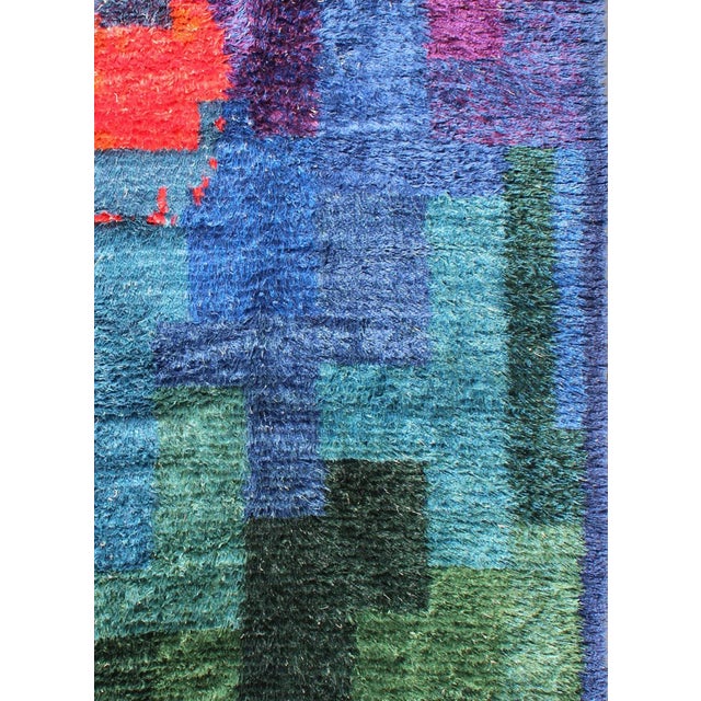 Vintage Swedish Hand Knotted Rug in Abstract Design With Brilliant Colors 4'10'' X 7'2'' For Sale - Image 4 of 6