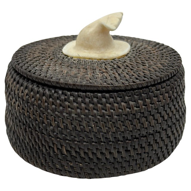 1978 Inuit Joe Sikvayugak Baleen and Carved Bone Basket For Sale - Image 9 of 18