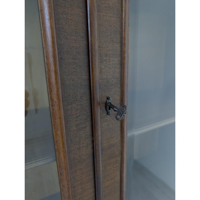 Art Deco Display Cabinet in Walnut For Sale - Image 3 of 18