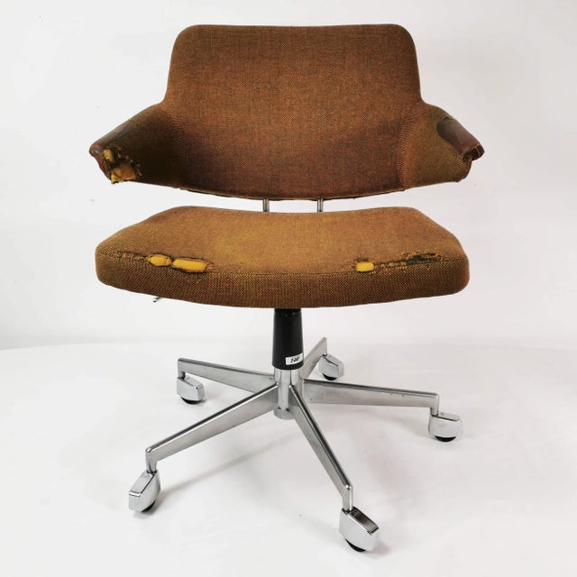 An office chair, designed by Jacob Jensen, manufactured by Labofa, Denmark, 1960s. It is characterized by a modernist...