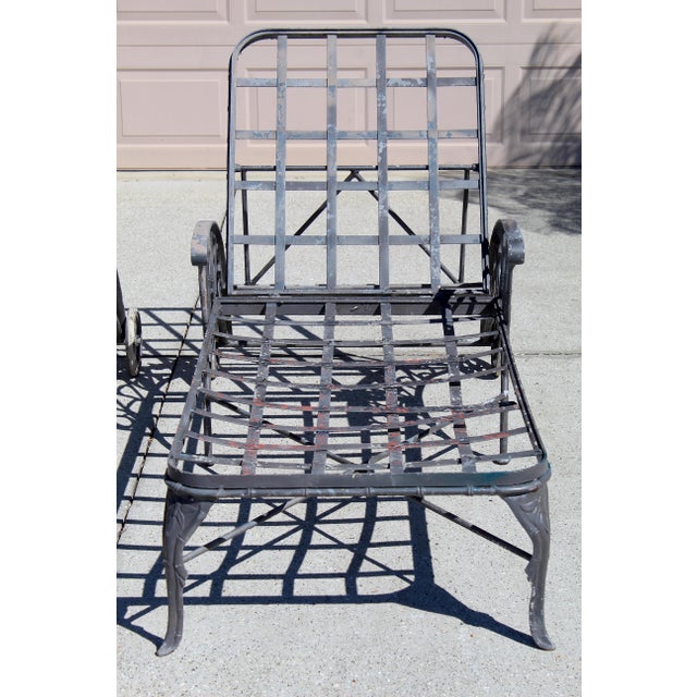 Vintage Cast Aluminum Patio Chaise Lounge Chairs – Set of 2 – Attributed to Woodard – Hollywood Regency Outdoor Loungers For Sale - Image 10 of 17