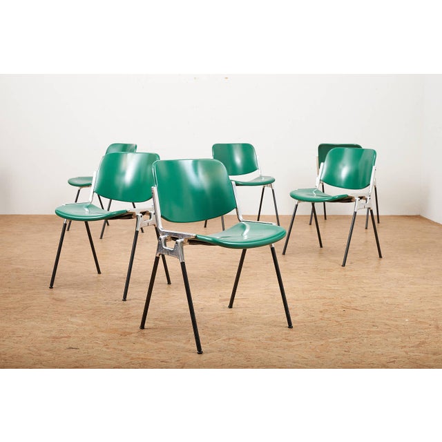 Mid-Century Modern DSC 106 Stacking Chair in Chrome-Plated Tubular Steel by Giancarlo Piretti for Anonima Castelli, 1965 For Sale - Image 3 of 12