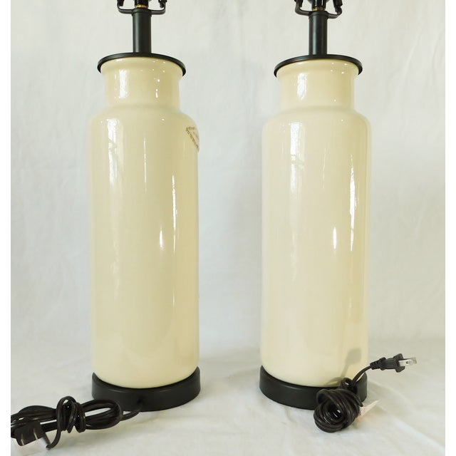 1980s Pair Vintage Beige Crackle Brown Figural Bird Table Lamps For Sale - Image 5 of 8