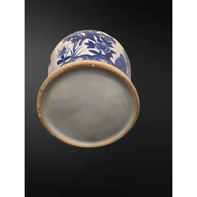 Kangxi style, late Qing dynasty/Republic period, late 19th/early 20th century A well-potted blue and white baluster jar...