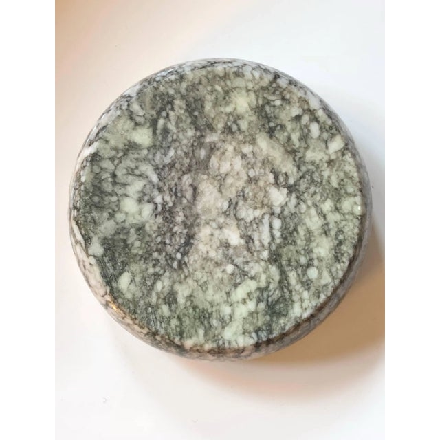 Mid 20th Century 20th Century Neoclassical Russian Tiger Skin Marble Round Box For Sale - Image 5 of 8