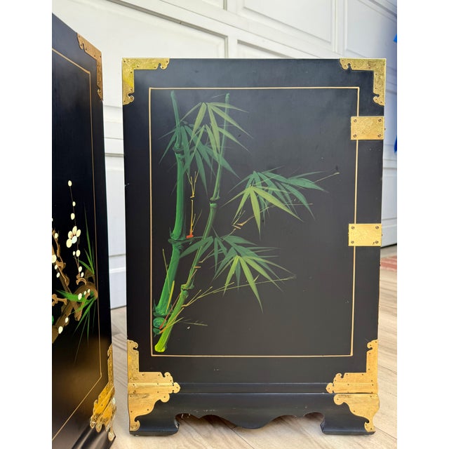 Pair of 1970s Chinoiserie Black Lacquer Nightstands With Hand-Painted Birds & Brass Hardware For Sale - Image 15 of 17