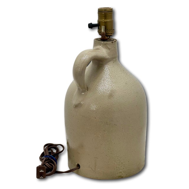 Antique 1870s American Peabody Massachusetts Blue Decorated 1 Gallon Stoneware Jug - Table Lamp Base Conversion For Sale - Image 13 of 18