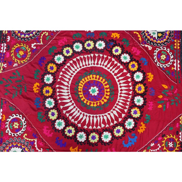 1920s Vintage Hand Embroidered Suzani Wall Hanging, 1920s For Sale - Image 5 of 18