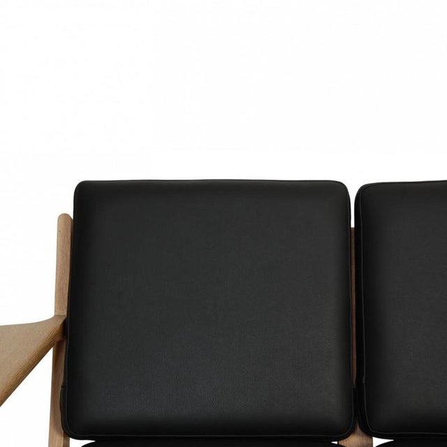 GE290 3-Seater Sofa in Black Leather and Soap-Treated Oak by Hans J. Wegner, 1990s For Sale - Image 4 of 18