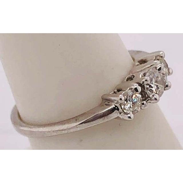14 Karat Gold Three-Stone Diamond Engagement Anniversary Bridal Ring 0.75 TDW, Size 6.25 For Sale In New York - Image 6 of 10
