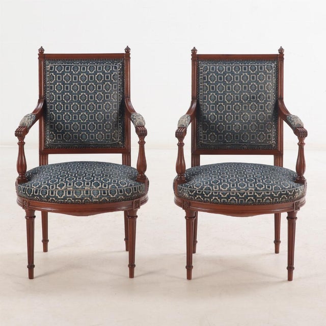 This fauteuil is perfect for your office, sitting room or in front of your living room fire. With straight square back,...