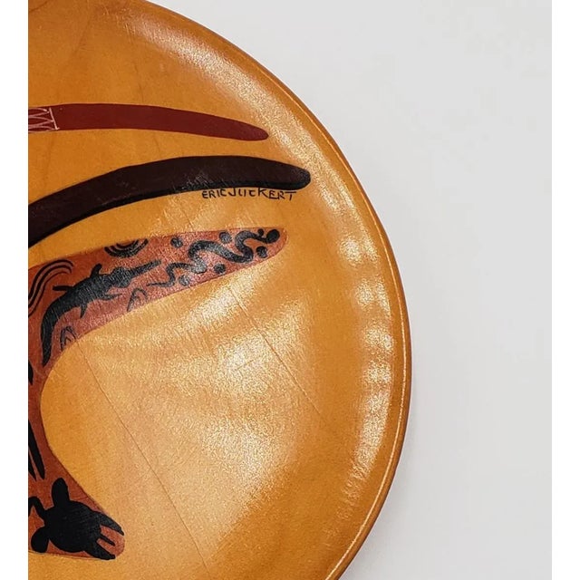 This beautiful vintage plate by Eric Juckert showcases traditional Australian Aboriginal weapons. Crafted from Kauri wood...