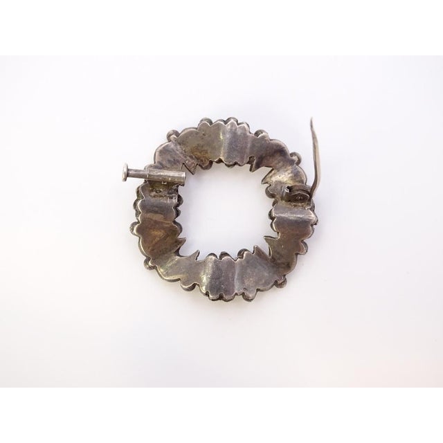 Gold Art Nouveau Aged Metal and Turquoise Garland Brooch, France, 1920s For Sale - Image 8 of 18
