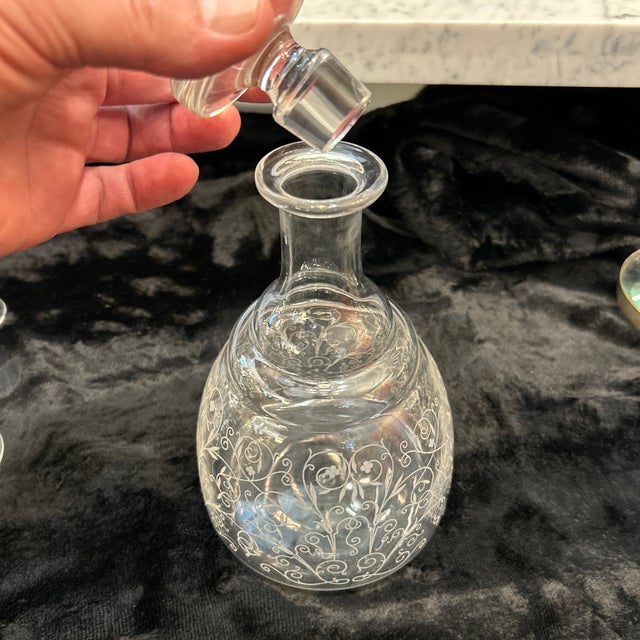 Art Deco Baccarat Antique 1930s Crystal Lulli Pattern Art Deco Decanter and 5 Cups, Set of 6 Pieces Signed and Marked For Sale - Image 3 of 9