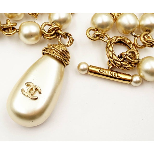 1980s Chanel Vintage Rare Gold Plated CC Tear Drop Pearl Long Necklace For Sale - Image 5 of 5