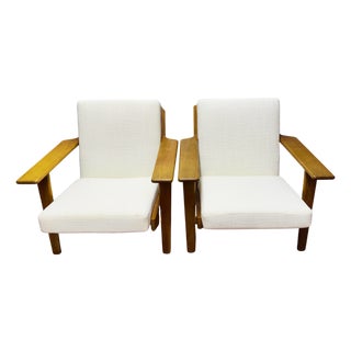 Pair of Danish Modern Lounge Chairs Designed by Hans Wegner For Sale