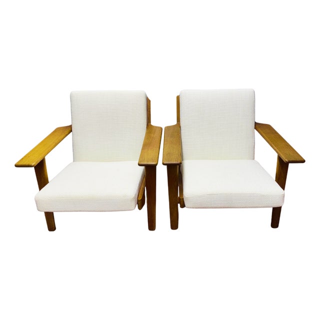 Pair of Danish Modern Lounge Chairs Designed by Hans Wegner For Sale