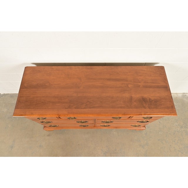 Ethan Allen American Colonial Solid Maple Seven-Drawer Dresser, Circa 1970s For Sale - Image 9 of 12