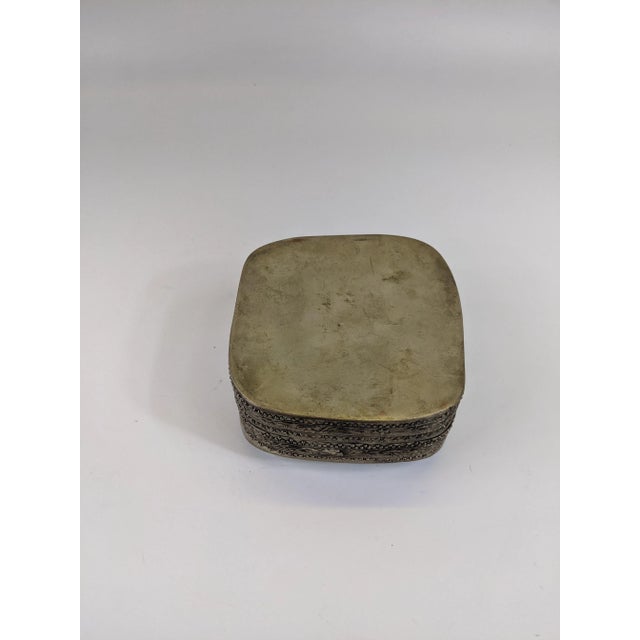 Chinese 19th Century Blue and White Porcelain Box For Sale - Image 3 of 8