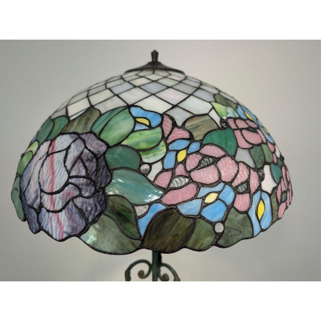 Tiffany-Style Floor Lamp in Metal For Sale - Image 5 of 18