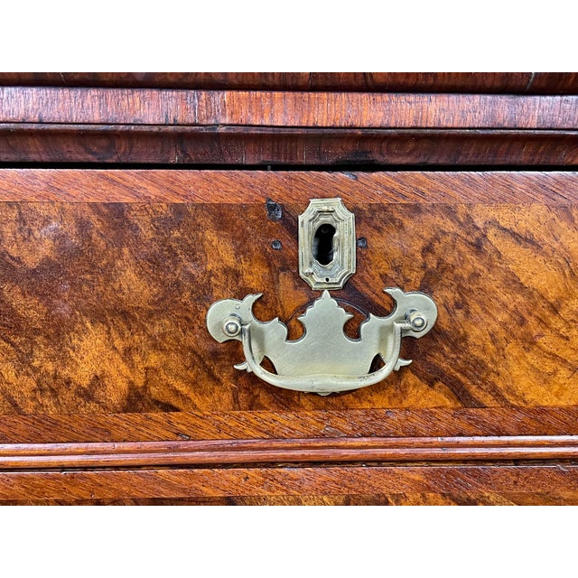 Early 18th Century English Walnut Chest of Drawers, C. 1700–1725 For Sale In Washington DC - Image 6 of 18