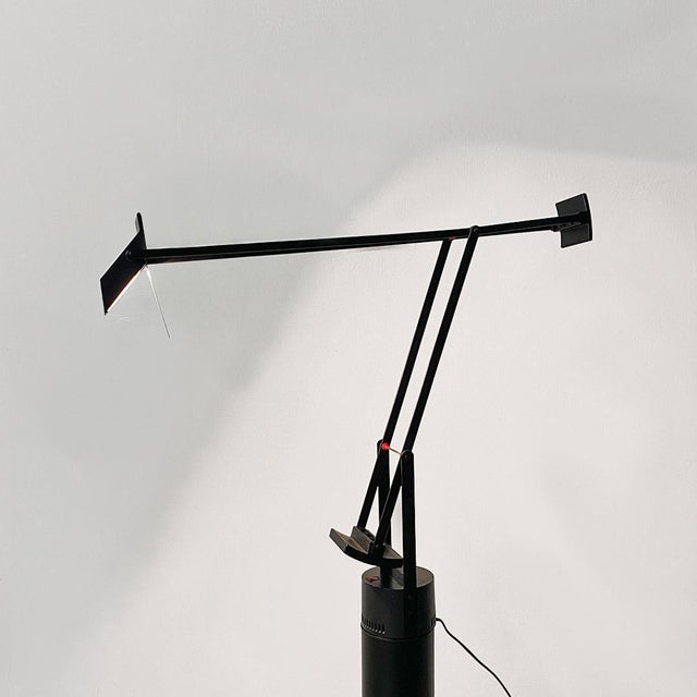 Artemide I talian Modern Tizio Table Lamp in Black Metal attributed to Richard Sapper for Artemide, 1979 For Sale - Image 4 of 17