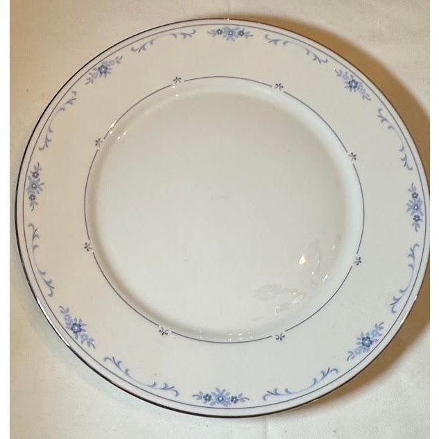 Lenox China Line/Design: Carolina (specifically the Carolina Blue Flowers variant) Specific Materials Used: Fine Ivory...