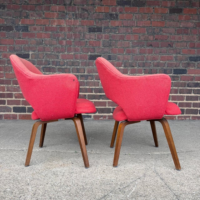 Mid-Century Modern Pair of Eero Saarinen for Knoll Executive Armchairs With Walnut Legs For Sale - Image 3 of 12