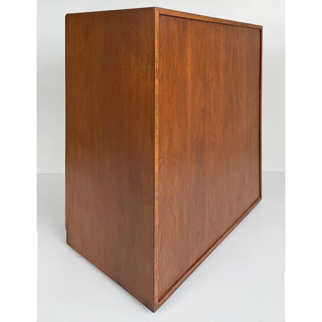 1950s T.h. Robsjohn-Gibbings for Widdicomb Chest, Restored, on Casters For Sale - Image 11 of 12