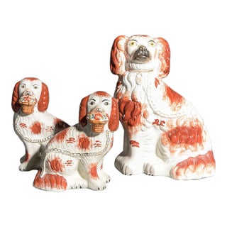 Antique Staffordshire Red & White King Charles Spaniel Mantel Dogs – Set of 3 For Sale