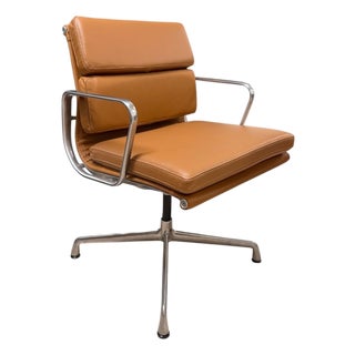 Late 20th Century Eames Aluminum Group Side Chair With Arms by Herman Miller – Brown Leather For Sale