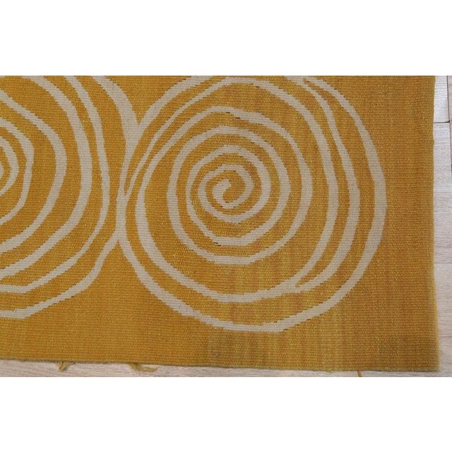 Mid-Century Modern 9x12 Yellow Flat Weave Wool Golden Rose Swirl Vintage Mid Century Carpet Rug For Sale - Image 3 of 7