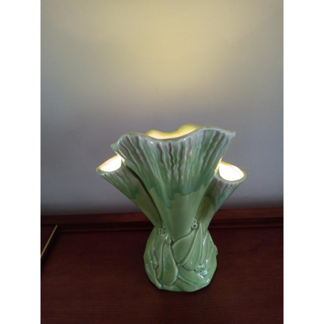 1950's Mid Century Vase Style Green Televison Lamp. An absolutely gorgeous vase TV lamp in excellent vintage condition...