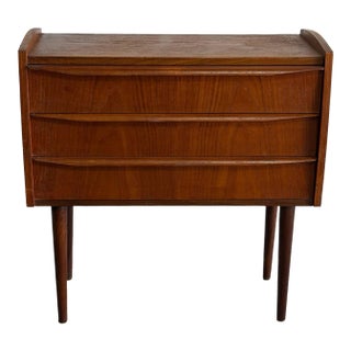 Vintage Danish Teak 3 Drawer Dresser Scandinavian Modern Bedside Table For Sale