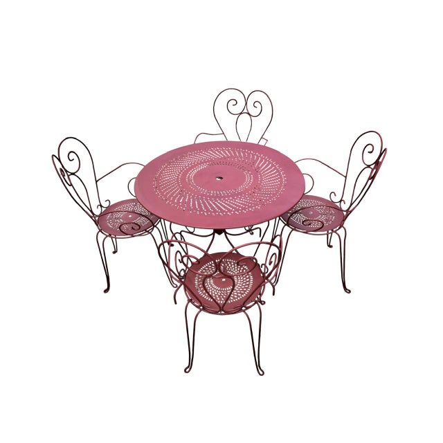 A beautiful French Art Nouveau style garden set from France, dating from around 1940-1950 This set consists of a round...