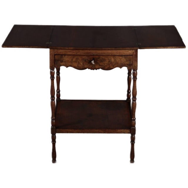 Age and Origin: This piece of furniture is likely from the mid-19th century and originates from England. Dimensions:...